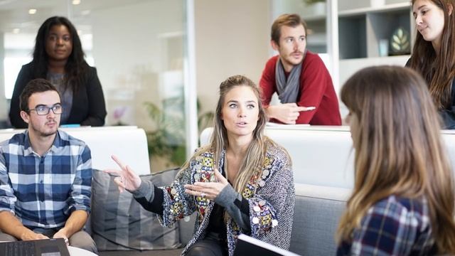 Пока муж зарабатывал в столице на квартиру для семьи сына, его жена привела в дом нового мужчину смотреть онлайн