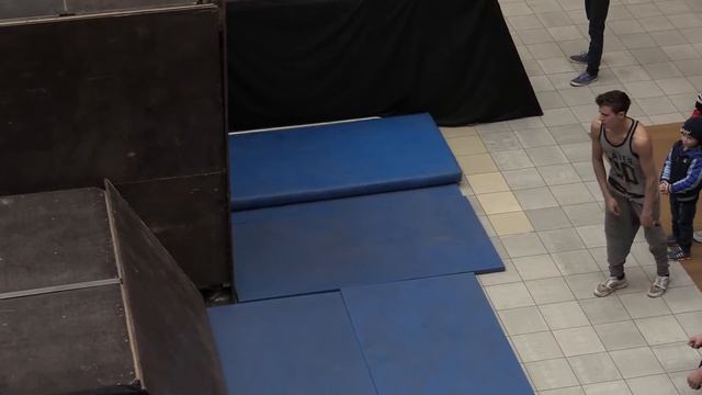 Руслан - 1 раунд паркур - ТРК "Красный Кит" 10 лет г.Мытищи смотреть онлайн