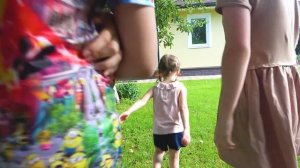 Старшая сестра и брат против вредной младшей