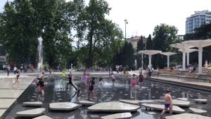 Ялта. Фонтан на площади Советской. Детская радость и забавы! +24’. 03.06.2023. Крым. Crimea. Yalta.