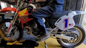 DYNO TEST #43 FMF VS STOCK HONDA CR500 EXHAUST, WHICH IS BETTER?