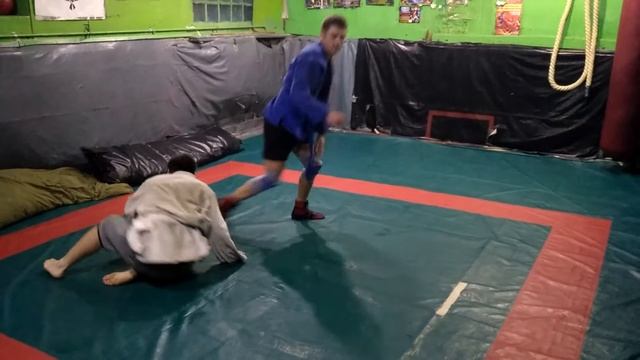 Самбо - бросок с захватом руки под плечо смотреть онлайн