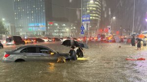 Самый сильный дождь за 80 лет в Южной Корее.
