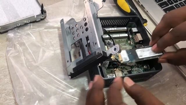 intel NUC mini PC kit Core i7 Memoria y Almacenamiento смотреть онлайн