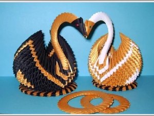 Лебедь оригами из бумаги