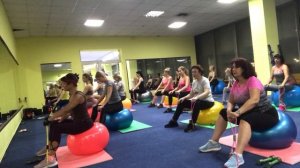 Фитбол - полноценная тренировка на больших мячах