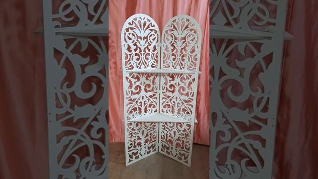 Ширма угловая с полками.