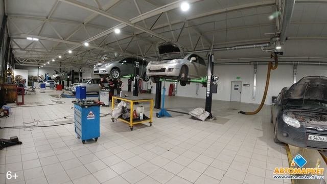 Работа специалистов автотехцентра 