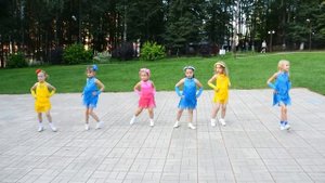 Танец - Какого цвета лето ? Танцевальная студия BEST , младшая группа 4-5 лет. г. Дмитров