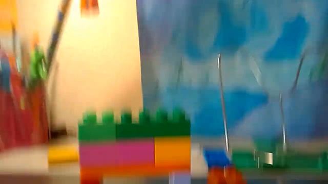 Серия 01. Ульяна собирает оленя из LEGO DUPLO смотреть онлайн