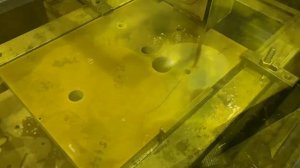 Фигурный рез алюминиевого листа 25 мм на электроэрозионном станке