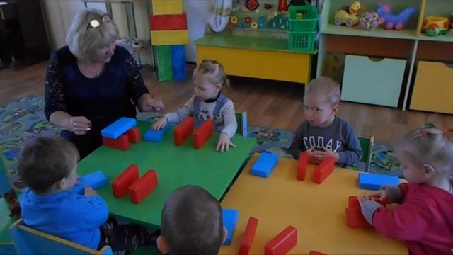 Совместная деятельность по конструированию в группе раннего возраста Скамеечка для мишки. смотреть онлайн