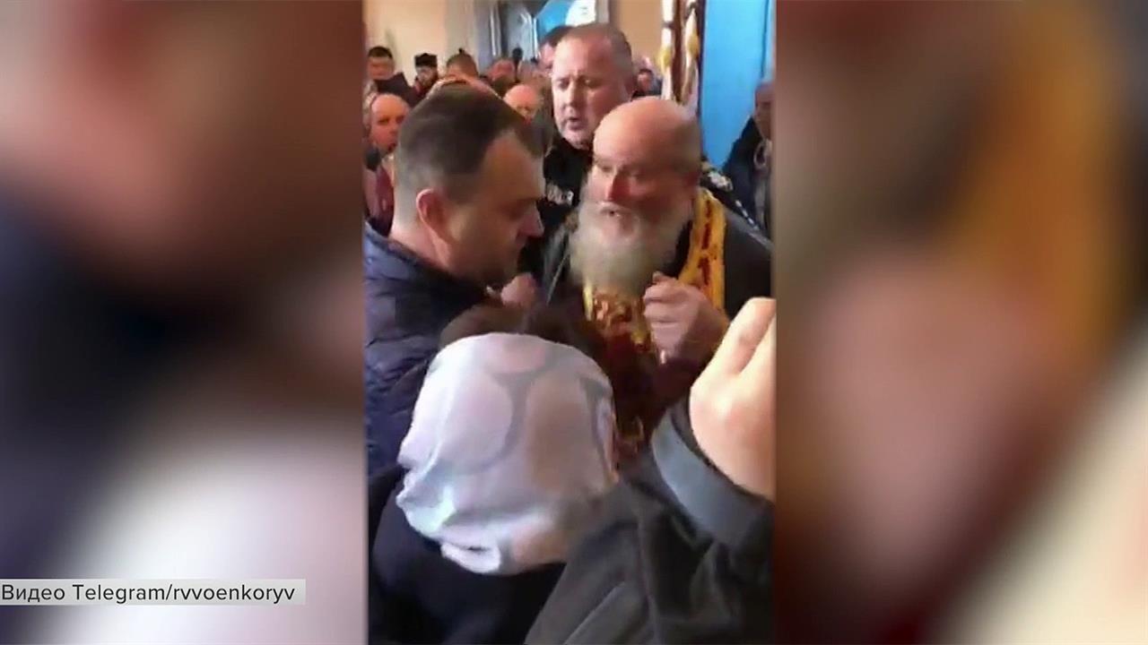 На западе Украины полиция вломилась на молебен канонической православной церкви