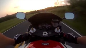 Suzuki GSXR 600 vs Yamaha R6  - Onboard, exhaust sounds, top speed  & more...