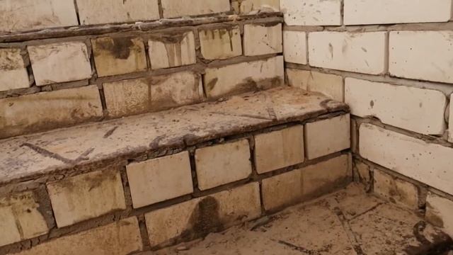 Вход в подвал, лестница