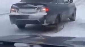 Машина едет без колеса! Прикол!