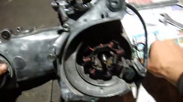 Разбор мотора Honda Dio AF-34 Часть 1 смотреть онлайн