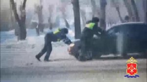 В Кемеровской области полицейские оказали помощь автомобилисту