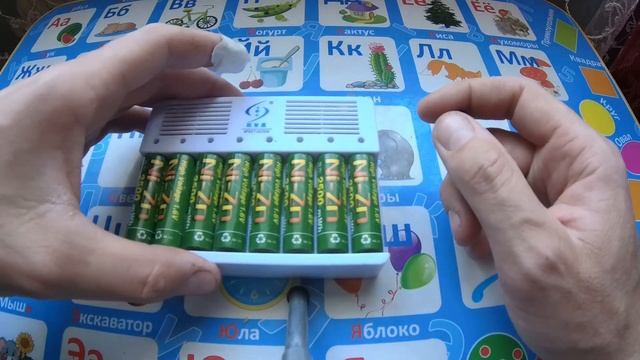 Цинковые аккумуляторы и зарядное из Aiiexpress для фотоловушки. смотреть онлайн