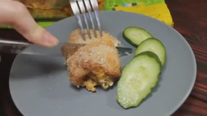 На филе выкладываю начинку и запекаю в духовке. Супер вкусные рулетики из курицы
