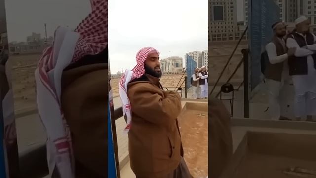 Мусульманин у кладбища Баки (Медина) призывает людей к оставлению многобожия | Шейх Баки
