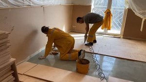 ?Как правильно приклеить фанеру к стяжке на SikaBond 54 parquet