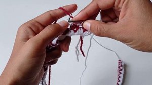 Следки тапочки спицами без шовные. Хит сезона... новый способ. вяжется очень легко!