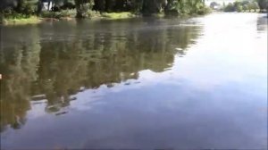 Пытаюсь рыбачить на кружки. На течении без лодки