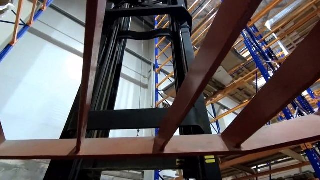 Моя профессия и Зарплата! Водитель высотного штабелёра в Москве.Видео от первого лица.Все нюансы! смотреть онлайн