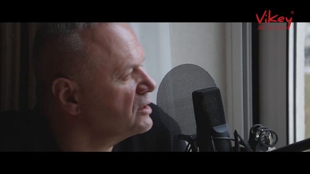 Стих читает В. Корженевский (Vikey)  