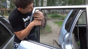 Замена форточки задней двери на Mazda Demio