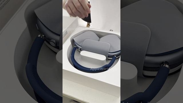 AirPods Max в синем цвете