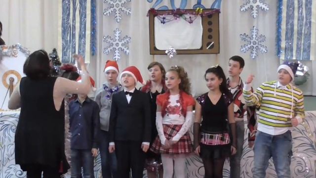 Новогодний праздник (Среднее звено) смотреть онлайн