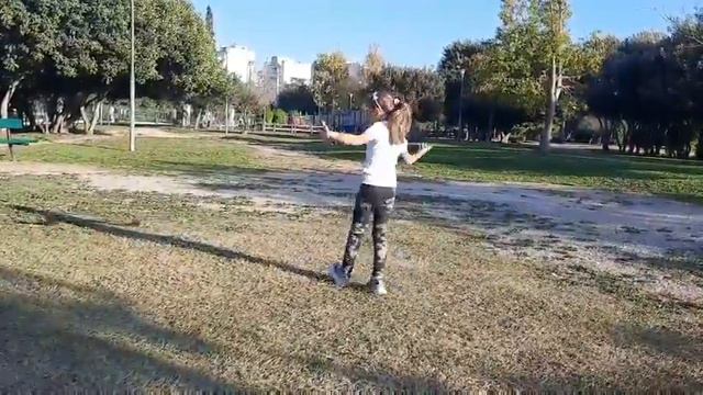 Скрытая камера. Как я танцую а сама не замечаю.... смотреть онлайн