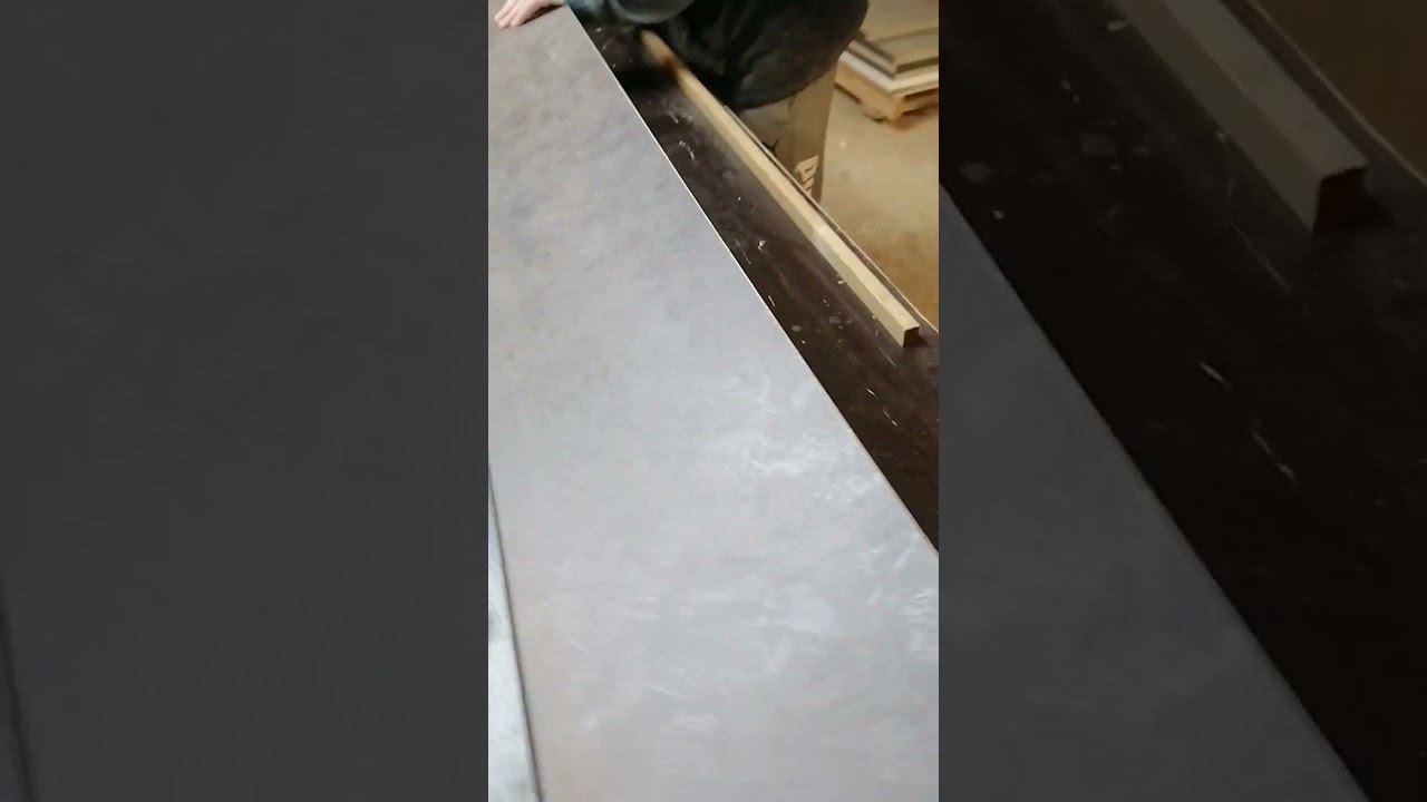 Кромление на ручном кромочнике под углом.