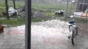Дождь, град и небольшое наводнение