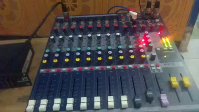 Mixer soundcraft efx 8