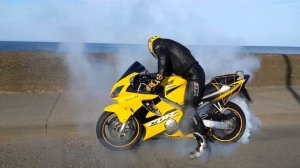 Honda Cbr 600 F4i Stunt