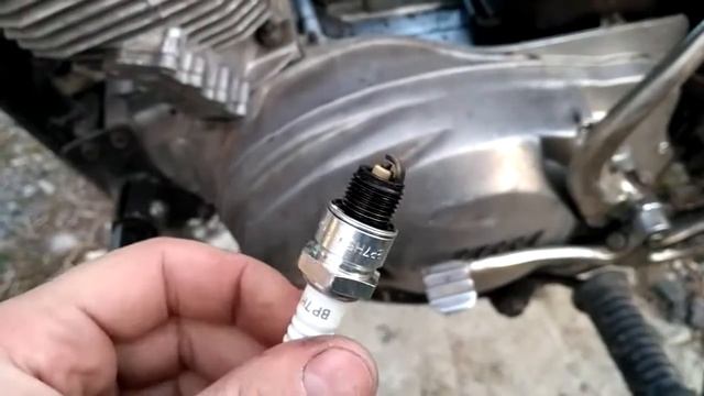 ИЖ Планета 5. Проверяю цвет свечи. смотреть онлайн