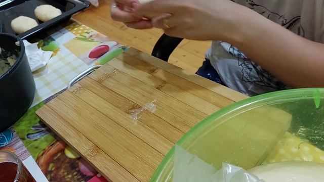 Пёчем домашние пирожки ? / Sobada kartoflu peraşki смотреть онлайн