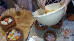 Нутовая шурпа в глиняных горшочках на любой вкус