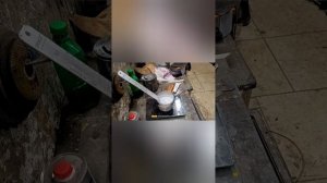 процесс зачистки и подготовки литых дисков и грунтуем эпоксидным грунтом