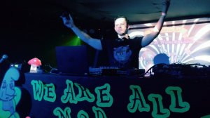 FreakodelicaRt: Alice in Wonderland, part 13, Groove Gadget - "No Shackles», performed by AQuad