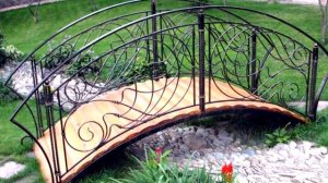 Кованый садовый мостик через ландшафтный ручей на дачном участке, Днепропетровск