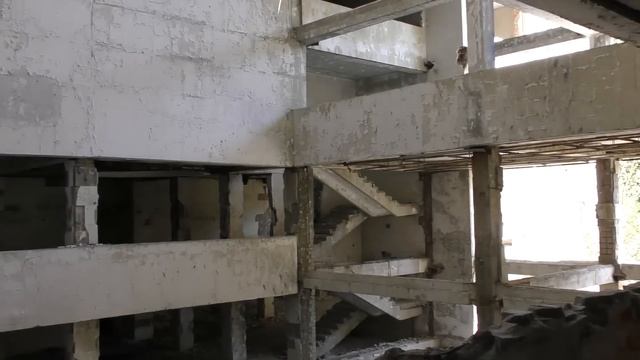 ОГРОМНАЯ ЗАБРОШЕННАЯ ГОСТИНИЦА В ГЛУШИ ЛЕСА | Заброшенная больница