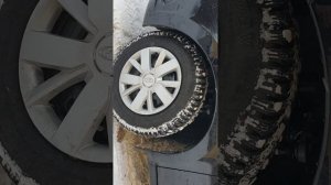 Зимняя шипованная резина 185/70r14 на Лада Гранта лифтбек 2023года. Идеально!