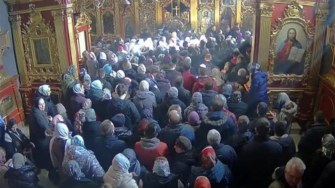 Москва осуждает давление, которому на Украине подвергаются священнослужители канонической УПЦ.