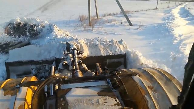 Трактор Кировец. Расчистка дорог от снега. Первый выезд. смотреть онлайн