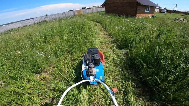 НЕВА Мотоблок МБ 23 + косилка КР 0.5 Косим в июле. смотреть онлайн