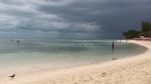 Багамы.  кажется дождь собирается